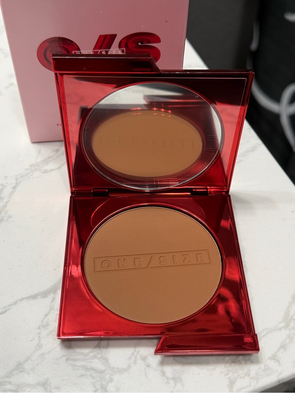 ONE/SIZE Turn Up The Base Powder Compact — Red